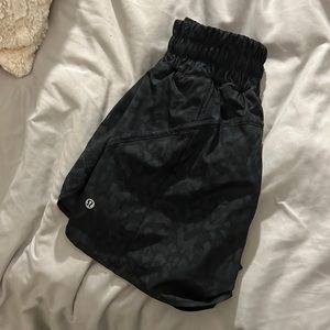 Lululemon track that mid rise short 5’